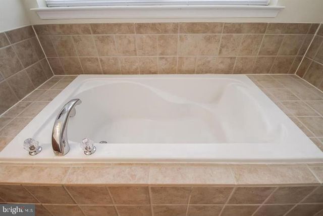 4426-A BEECHSTONE LN, Fairfax, VA 22033