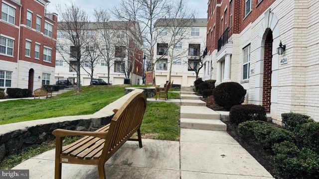 4426-A BEECHSTONE LN, Fairfax, VA 22033