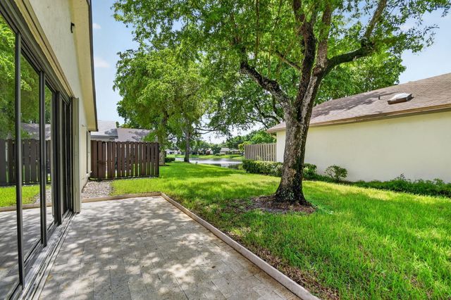10549 Fern Tree Way, Boynton Beach, FL 33436