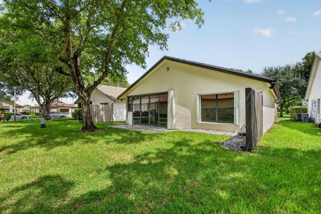10549 Fern Tree Way, Boynton Beach, FL 33436
