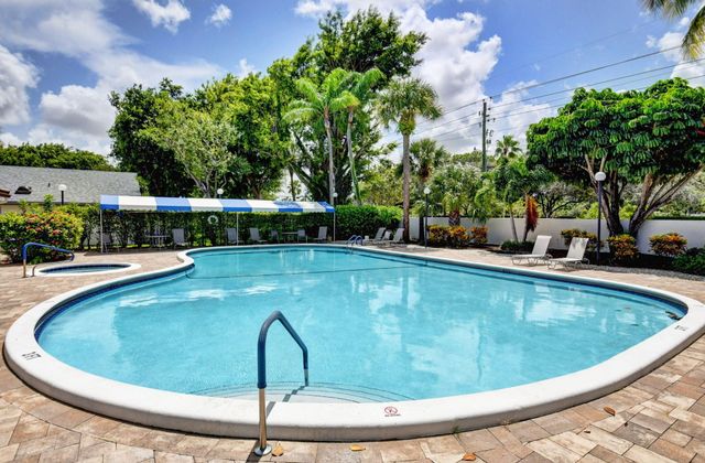 10549 Fern Tree Way, Boynton Beach, FL 33436