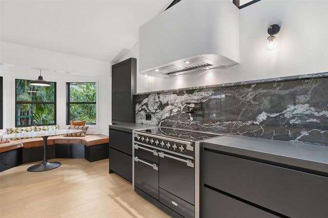 6349 RAVENWOOD WAY, Sarasota, FL 34243