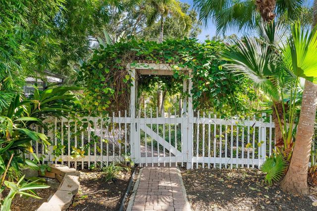 6349 RAVENWOOD WAY, Sarasota, FL 34243