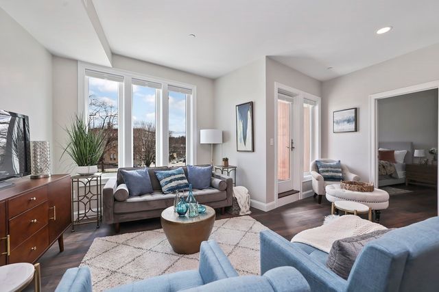 732 South Street 3, Boston, MA 02131