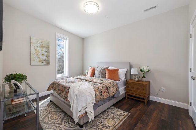 732 South Street 3, Boston, MA 02131