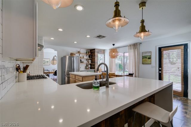 8833 Arabian Filly Avenue, Las Vegas, NV 89143