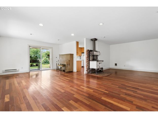 34125 E HISTORIC COLUMBIA RI Hwy, Corbett, OR 97019
