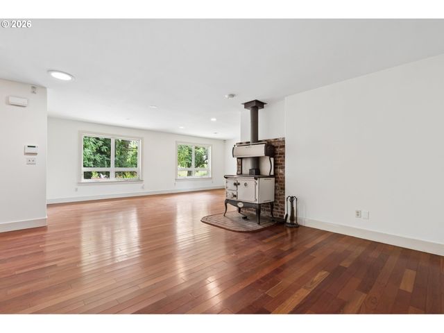 34125 E HISTORIC COLUMBIA RI Hwy, Corbett, OR 97019
