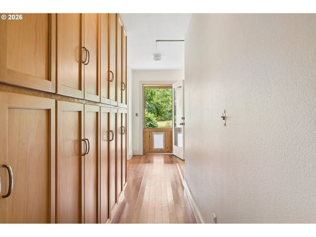 34125 E HISTORIC COLUMBIA RI Hwy, Corbett, OR 97019