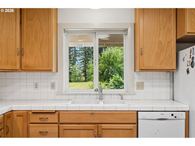 34125 E HISTORIC COLUMBIA RI Hwy, Corbett, OR 97019