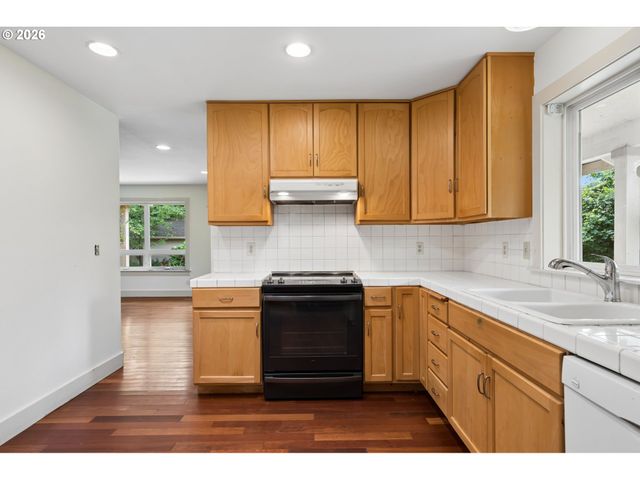 34125 E HISTORIC COLUMBIA RI Hwy, Corbett, OR 97019