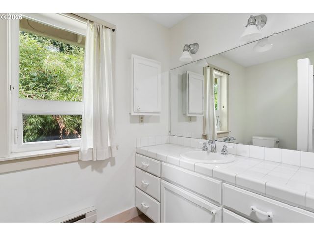34125 E HISTORIC COLUMBIA RI Hwy, Corbett, OR 97019