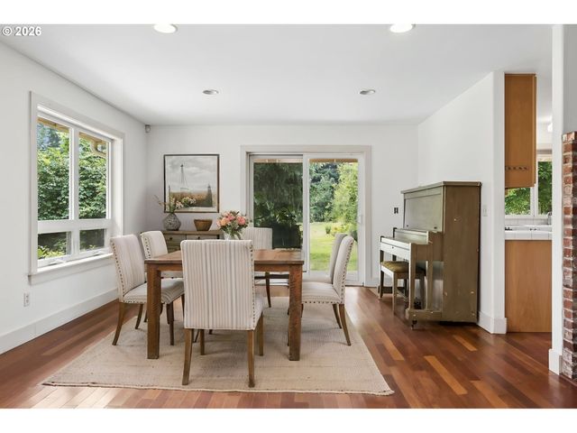 34125 E HISTORIC COLUMBIA RI Hwy, Corbett, OR 97019