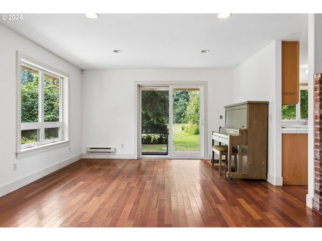34125 E HISTORIC COLUMBIA RI Hwy, Corbett, OR 97019