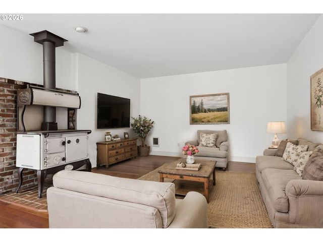 34125 E HISTORIC COLUMBIA RI Hwy, Corbett, OR 97019