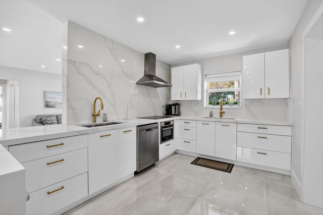 3751 NE 5th Avenue, Boca Raton, FL 33431