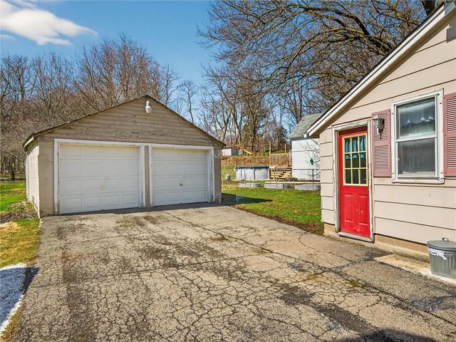 30 Elm St, Perry, NY 14530