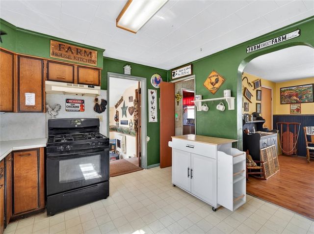 30 Elm St, Perry, NY 14530