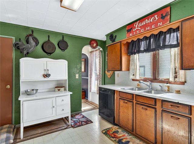 30 Elm St, Perry, NY 14530