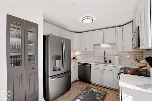 8720 Yardley Court 200, Indianapolis, IN 46268