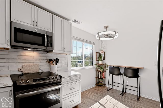 8720 Yardley Court 200, Indianapolis, IN 46268