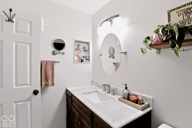 8720 Yardley Court 200, Indianapolis, IN 46268