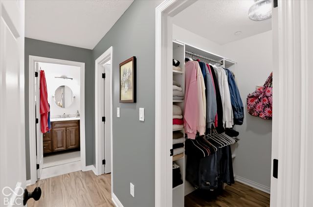 8720 Yardley Court 200, Indianapolis, IN 46268