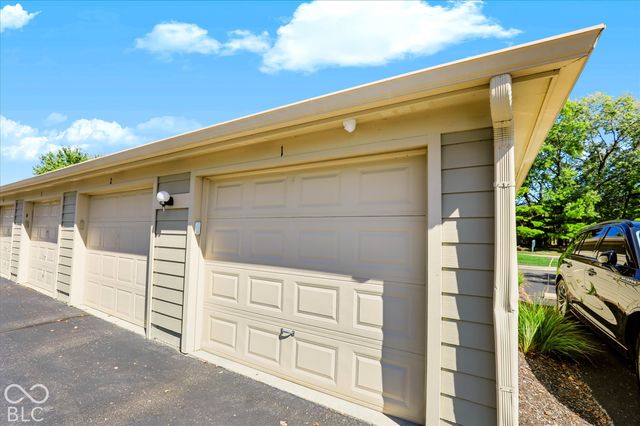 8720 Yardley Court 200, Indianapolis, IN 46268