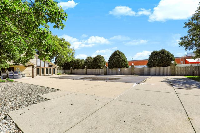 8720 Yardley Court 200, Indianapolis, IN 46268