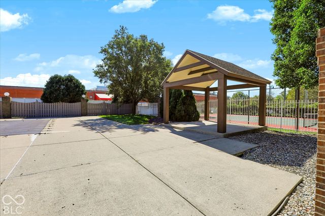 8720 Yardley Court 200, Indianapolis, IN 46268