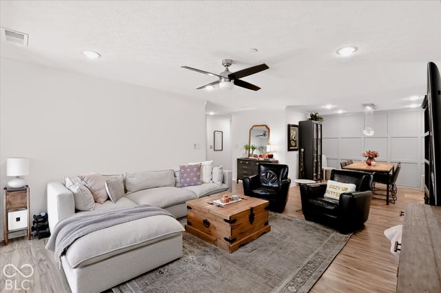 8720 Yardley Court 200, Indianapolis, IN 46268