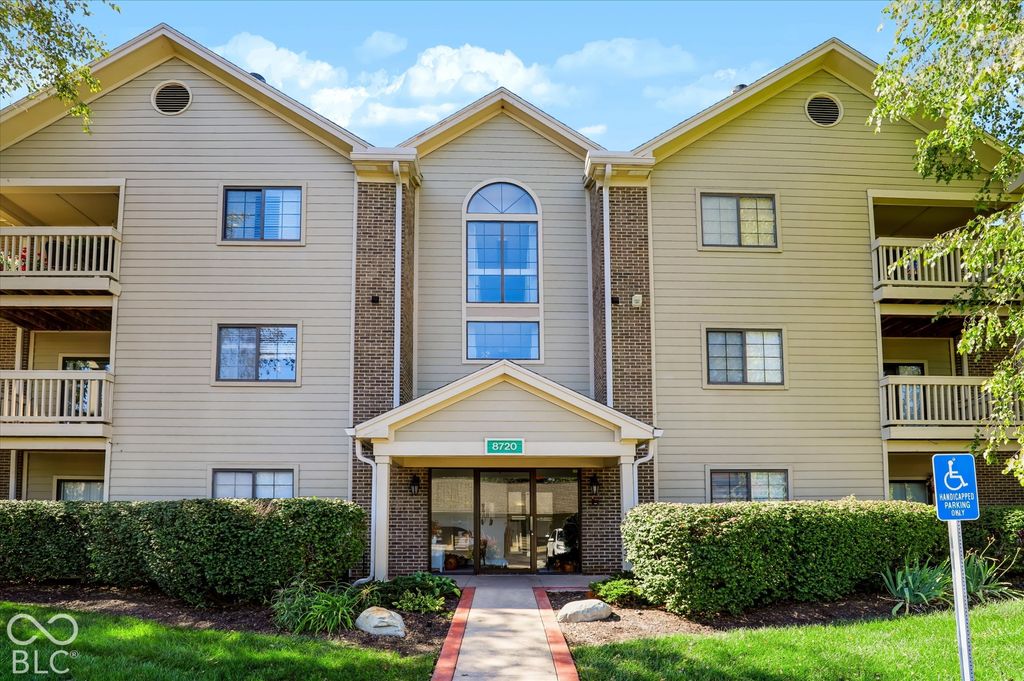 8720 Yardley Court 200, Indianapolis, IN 46268