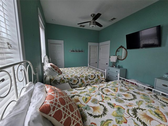 833 Kahla Drive, Crystal Beach, TX 77650