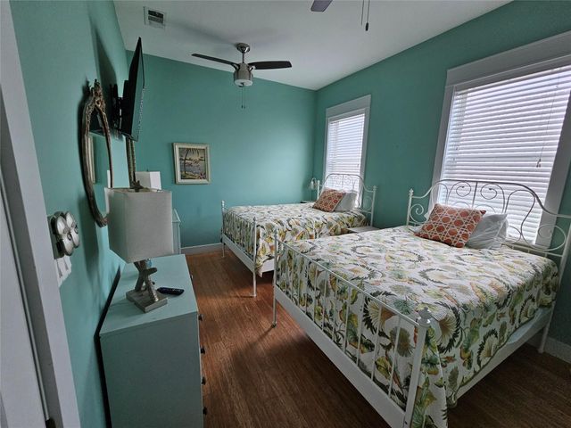 833 Kahla Drive, Crystal Beach, TX 77650