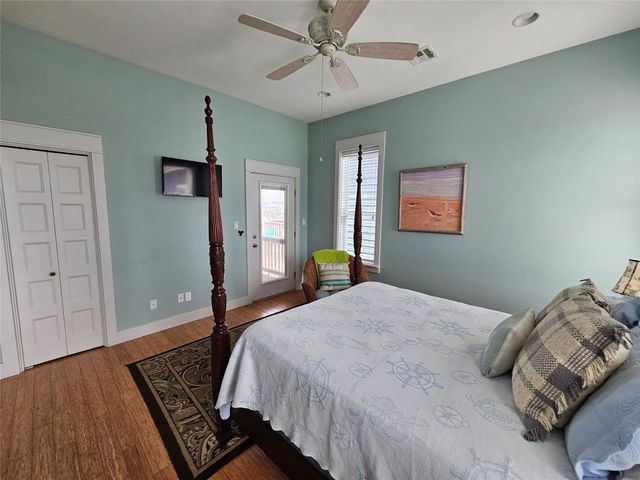 833 Kahla Drive, Crystal Beach, TX 77650