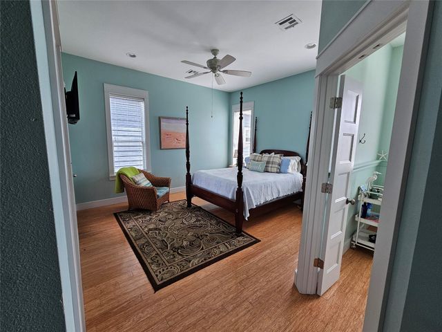 833 Kahla Drive, Crystal Beach, TX 77650