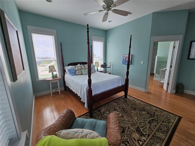 833 Kahla Drive, Crystal Beach, TX 77650