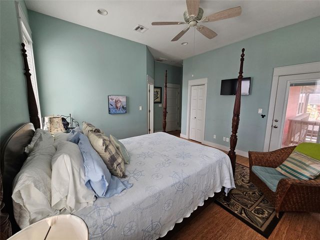 833 Kahla Drive, Crystal Beach, TX 77650