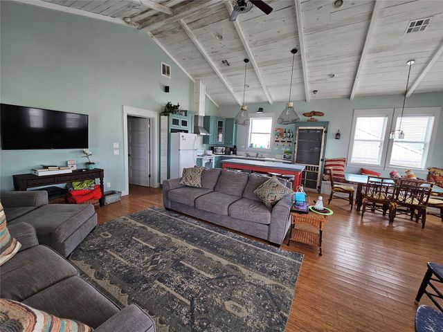 833 Kahla Drive, Crystal Beach, TX 77650