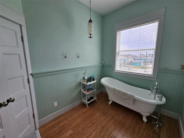 833 Kahla Drive, Crystal Beach, TX 77650