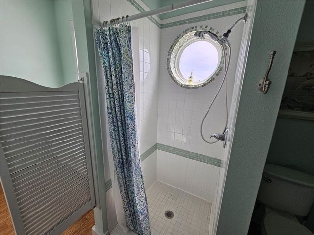 833 Kahla Drive, Crystal Beach, TX 77650