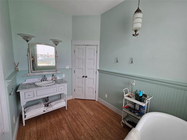 833 Kahla Drive, Crystal Beach, TX 77650