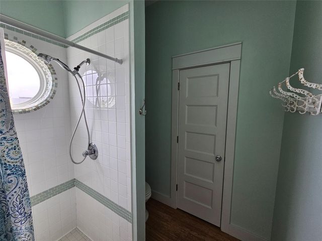 833 Kahla Drive, Crystal Beach, TX 77650