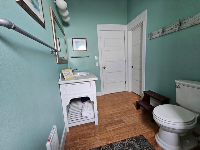 833 Kahla Drive, Crystal Beach, TX 77650