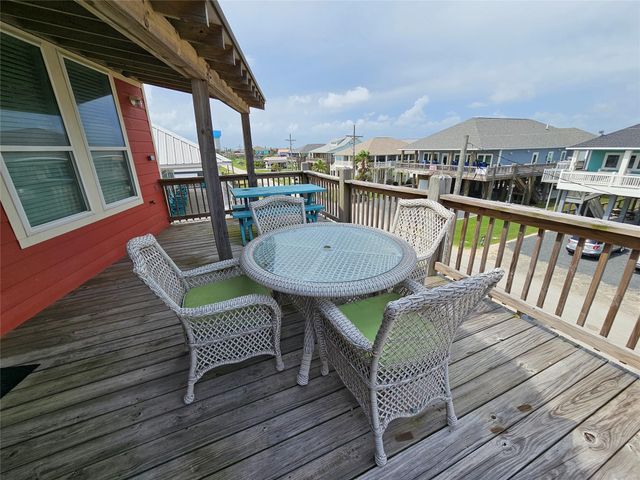 833 Kahla Drive, Crystal Beach, TX 77650