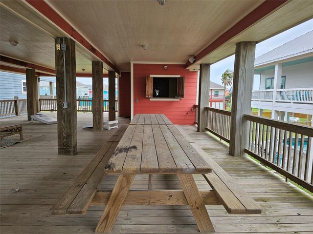 833 Kahla Drive, Crystal Beach, TX 77650