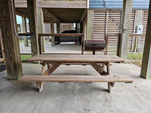 833 Kahla Drive, Crystal Beach, TX 77650