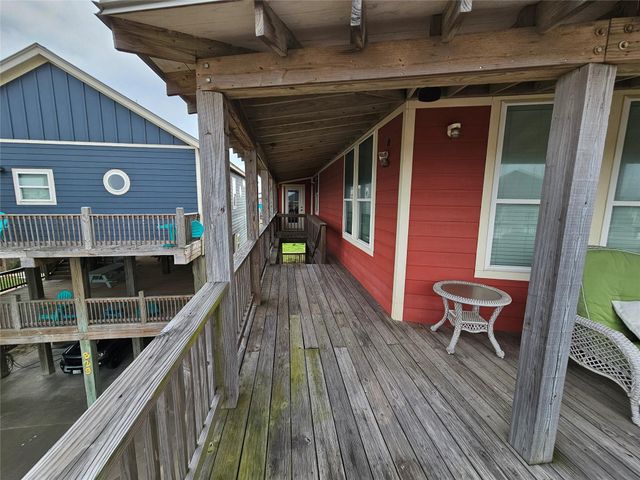 833 Kahla Drive, Crystal Beach, TX 77650