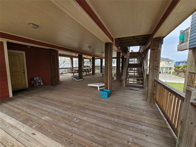 833 Kahla Drive, Crystal Beach, TX 77650