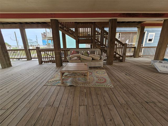 833 Kahla Drive, Crystal Beach, TX 77650